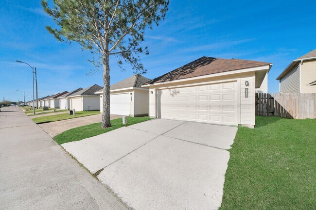 Foto del edificio - 6446 Mountain Pines Ln