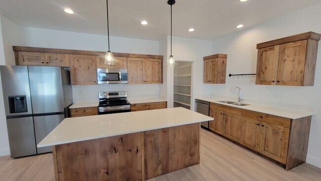 Building Photo - 2112 Redfox Way
