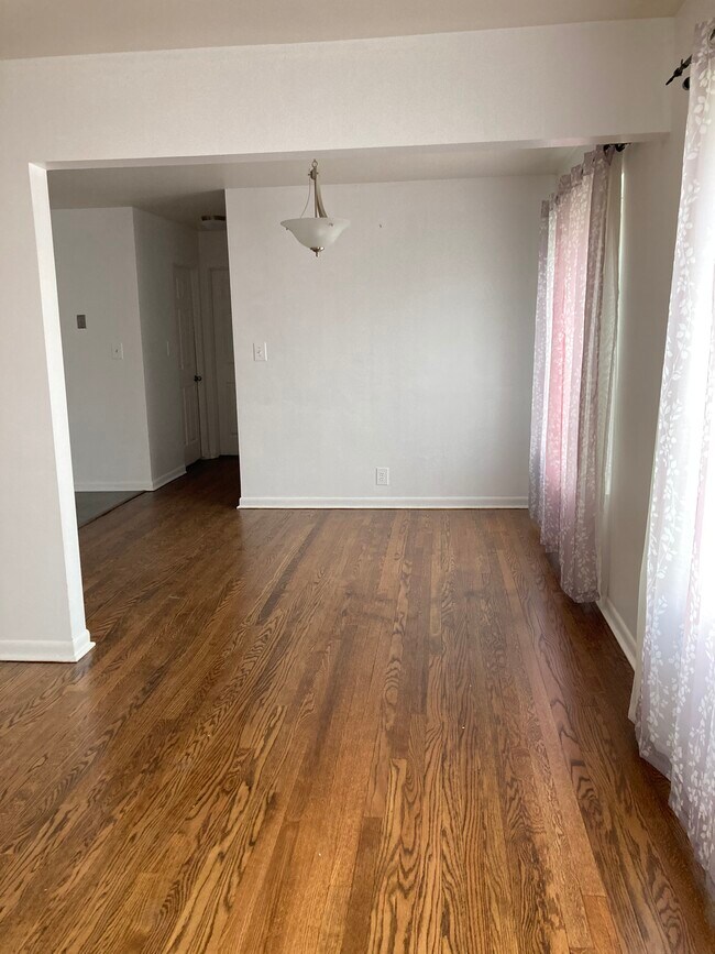 Dinning Room - 335 N Eton St