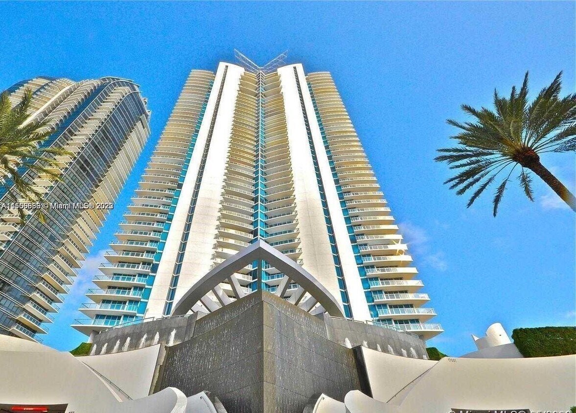 Primary Photo - 17001 Collins Ave