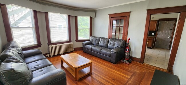 Building Photo - 352 Elm St