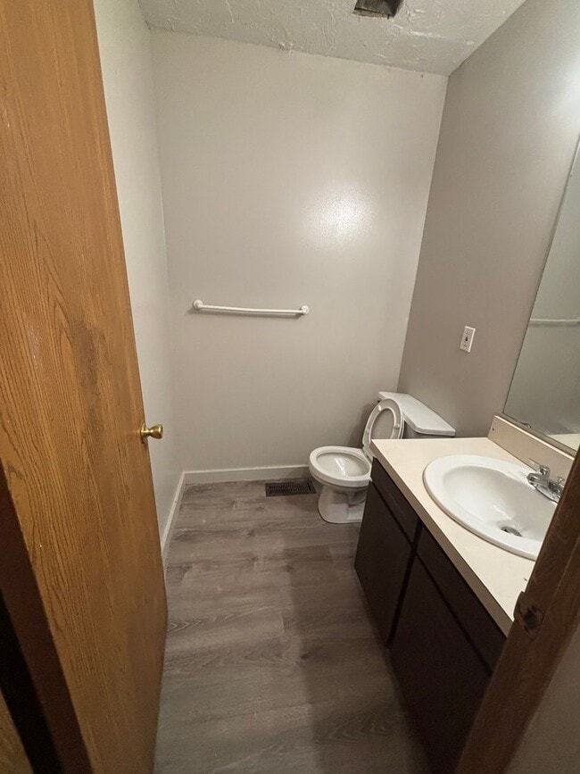 Building Photo - 3bd Single Section 8/Cash Pay