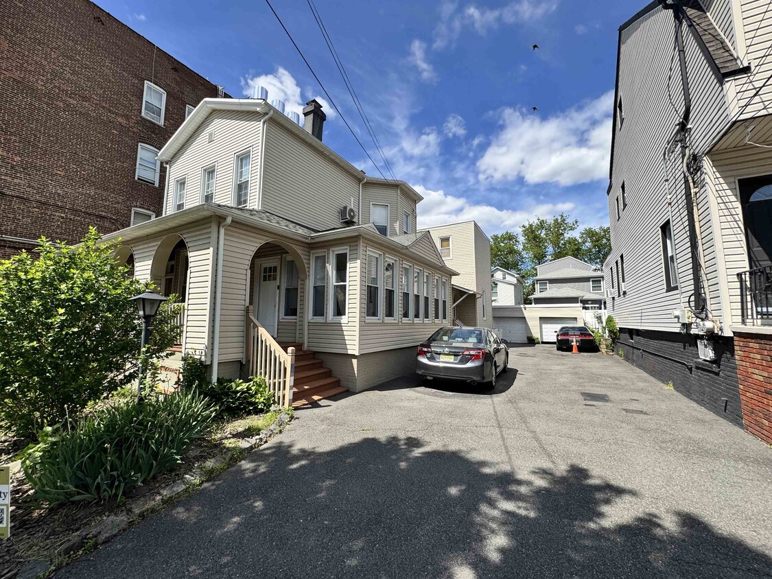 Primary Photo - 99 W 35th St