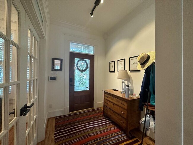 Foto del edificio - 817 Rutland St