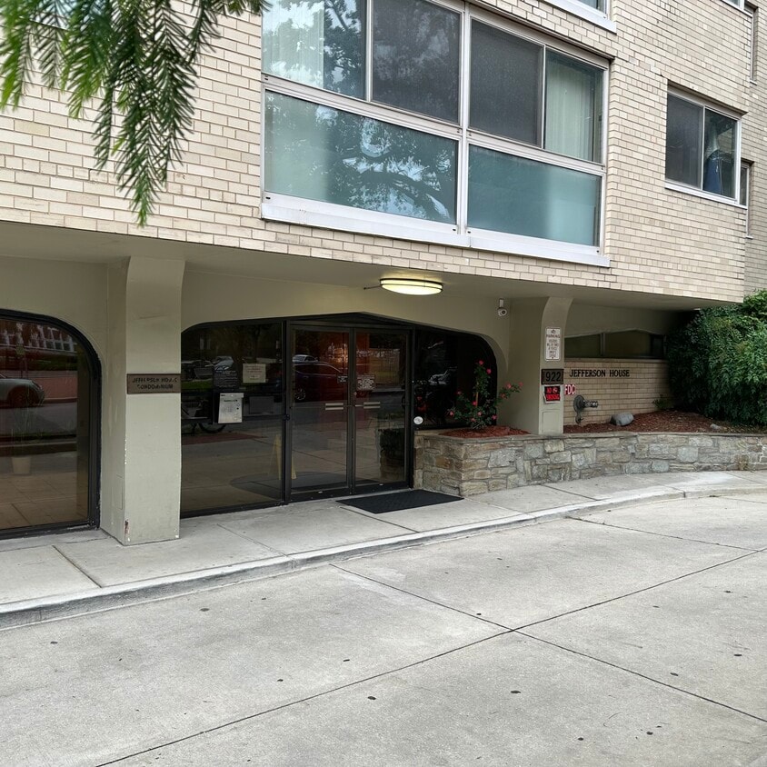 Primary Photo - 922 24th St NW
