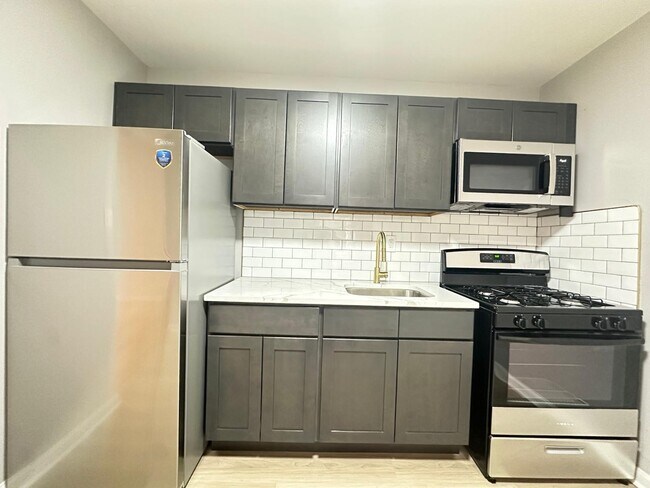 Foto del edificio - 6121 Delancey St