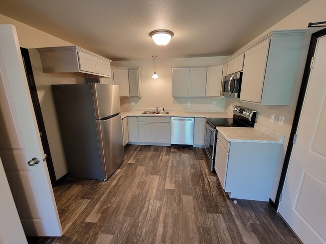 2bed/2bath Kitchen - Countryside Apartments