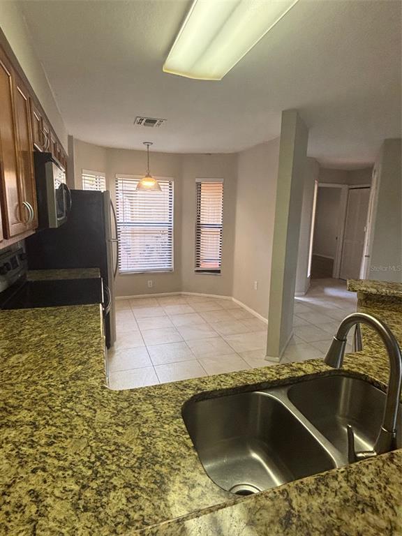 Foto del edificio - 7821 Sugar Bend Dr