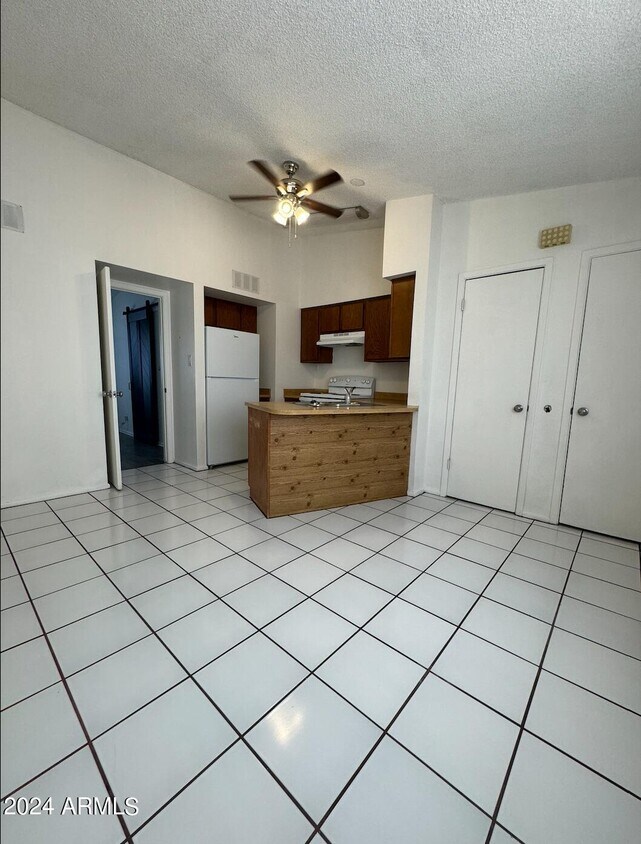 Primary Photo - 306 S Westfall Ave