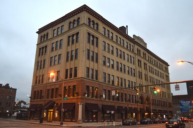Building Photo - 150 E Main St