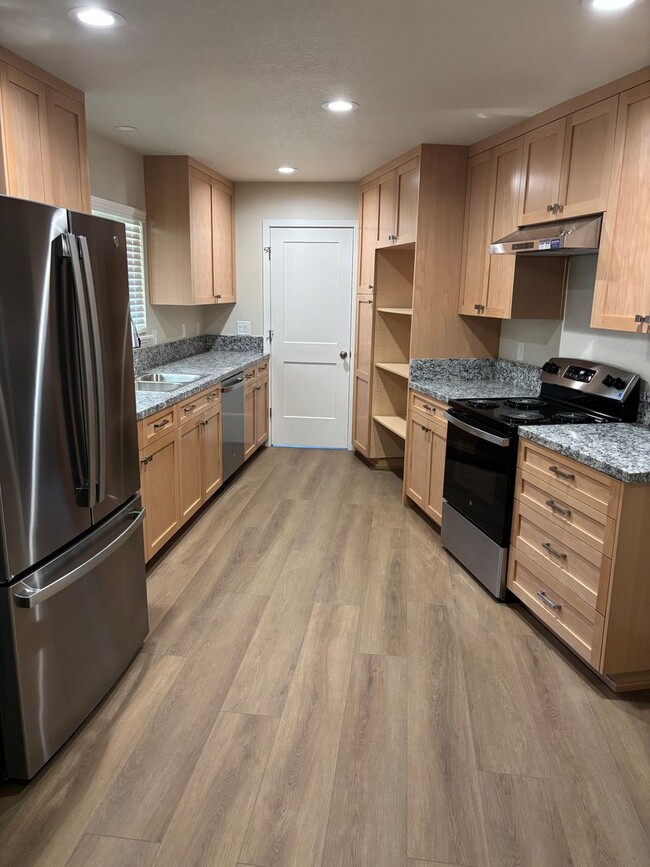Building Photo - 3 BD 2 BA House in Yuba City! AVAILABLE NOW!!