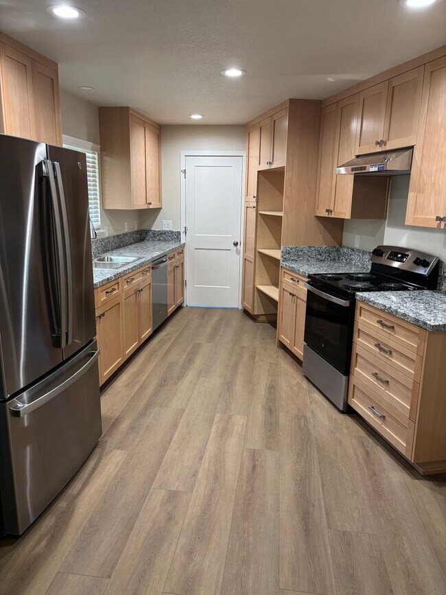 Foto del edificio - 3 BD 2 BA House in Yuba City! AVAILABLE NOW!!