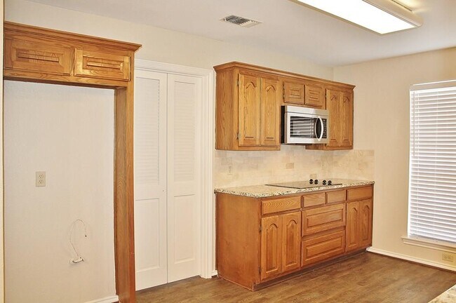 Building Photo - 518 Jeff Grimes Blvd