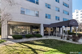 Building Photo - 889 Farmington Ave