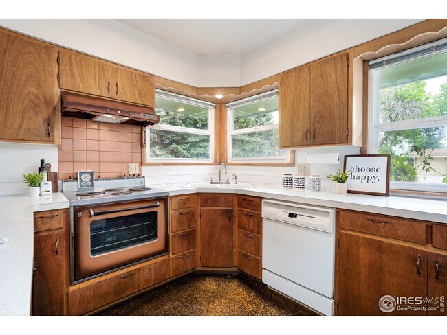 Foto del edificio - 1033 Briarwood Rd