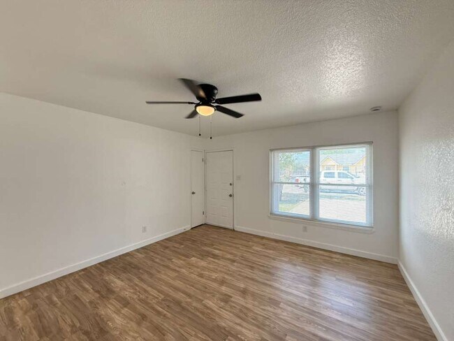 Photo - 5542 Snow Fox Dr House