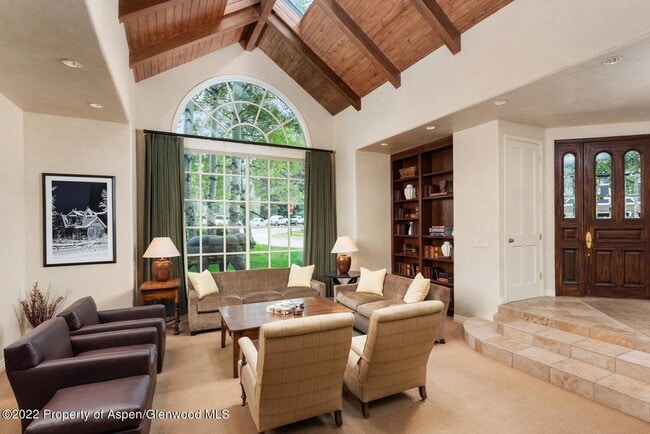 Building Photo - 504 N 8th St