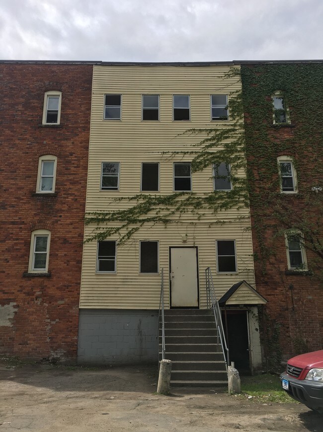 114 Mather St, Hartford, CT 06120 Apartments in Hartford, CT