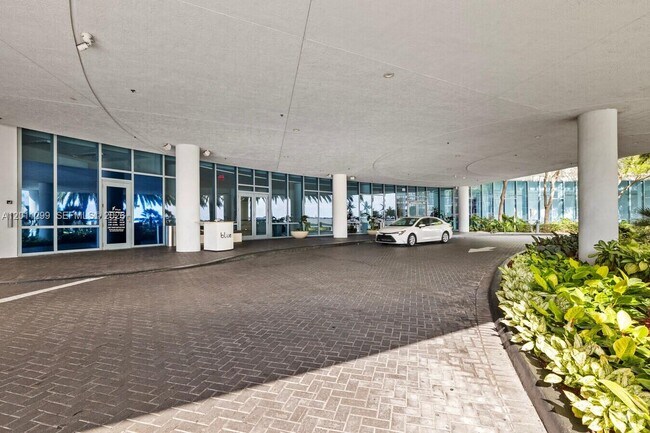 Foto del edificio - 601 NE 36th St
