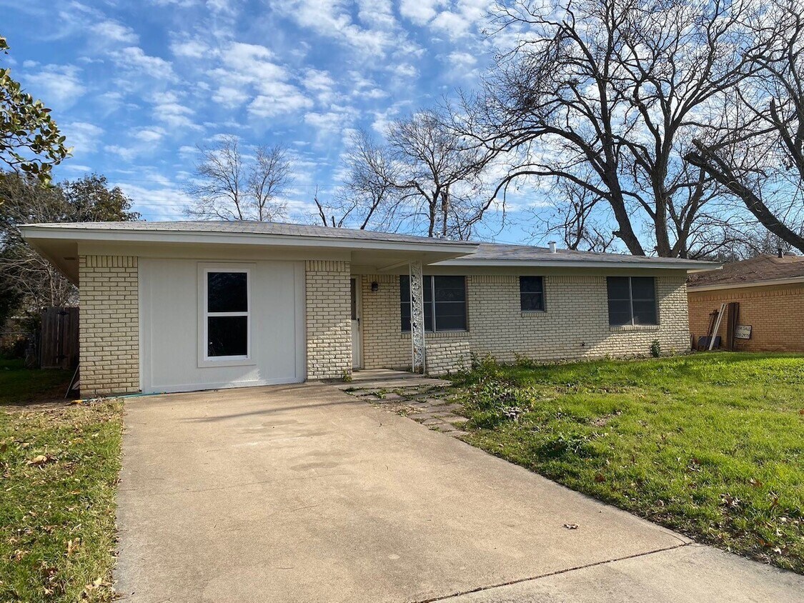 Primary Photo - 3210 Lawnwood Dr