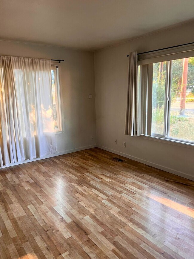 Foto del edificio - 5875 Foothill Blvd