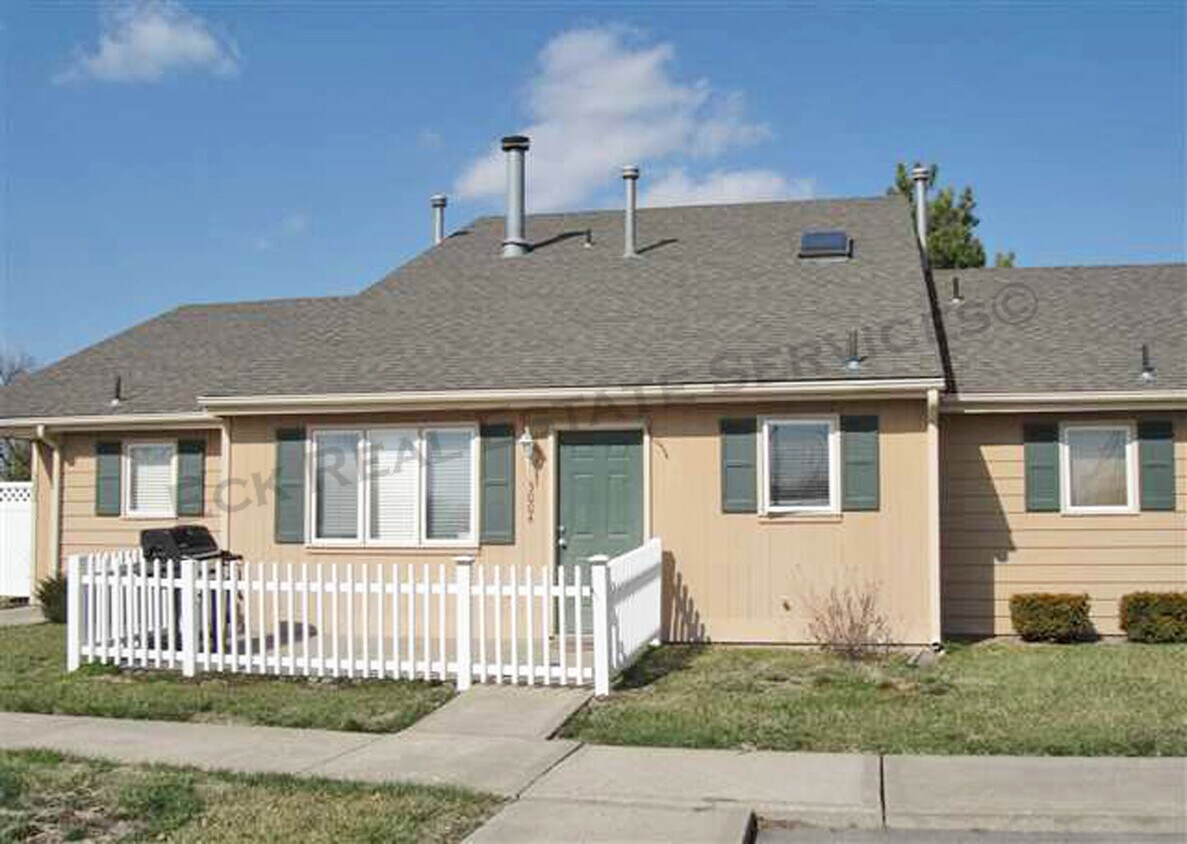 3004 Havrone Way, Lawrence, KS 66047 Townhouse for Rent in Lawrence