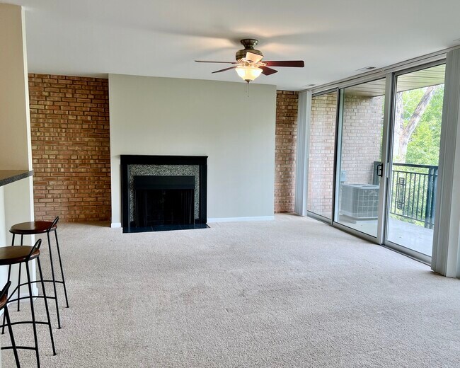Foto del edificio - 5900 Oakwood Dr