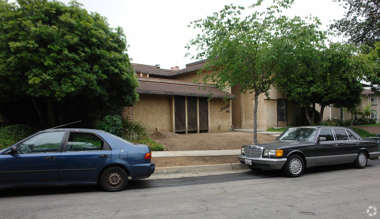 Building Photo - 390 Cliff Dr