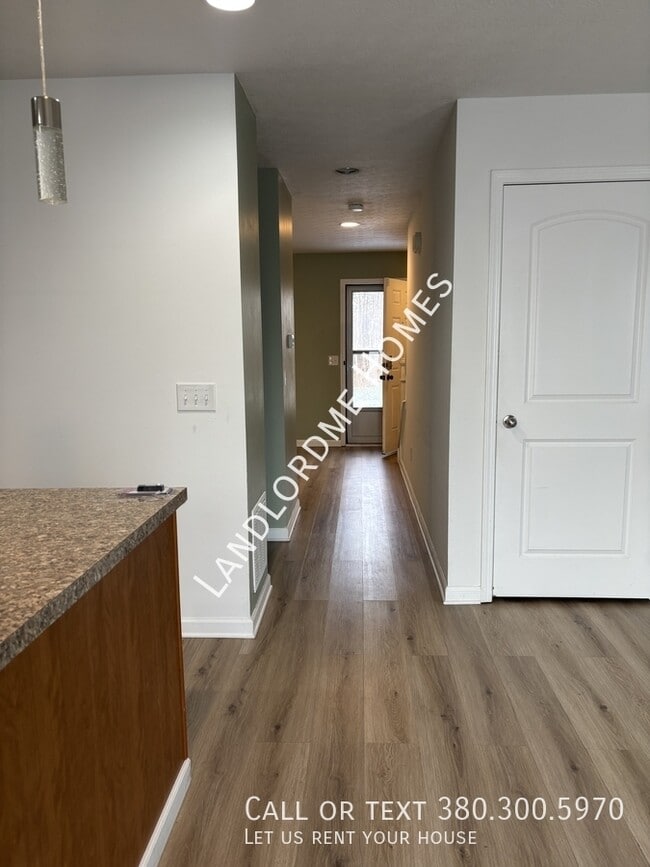 Building Photo - 8737 Cicada St