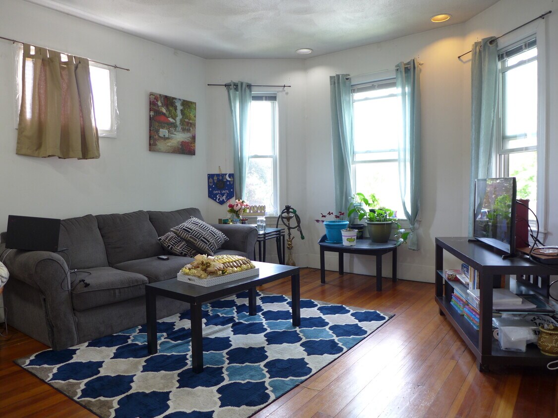 Primary Photo - 29 Nantasket Ave