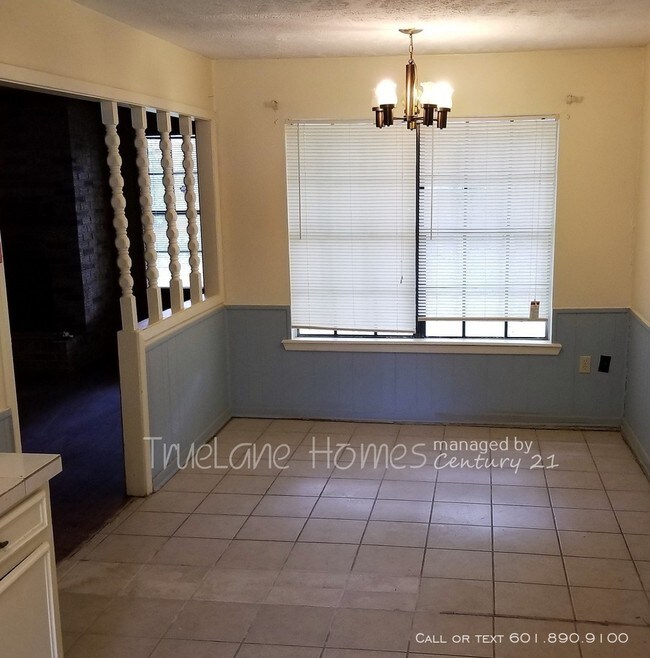 Foto del edificio - 2136 Thousand Oaks Dr