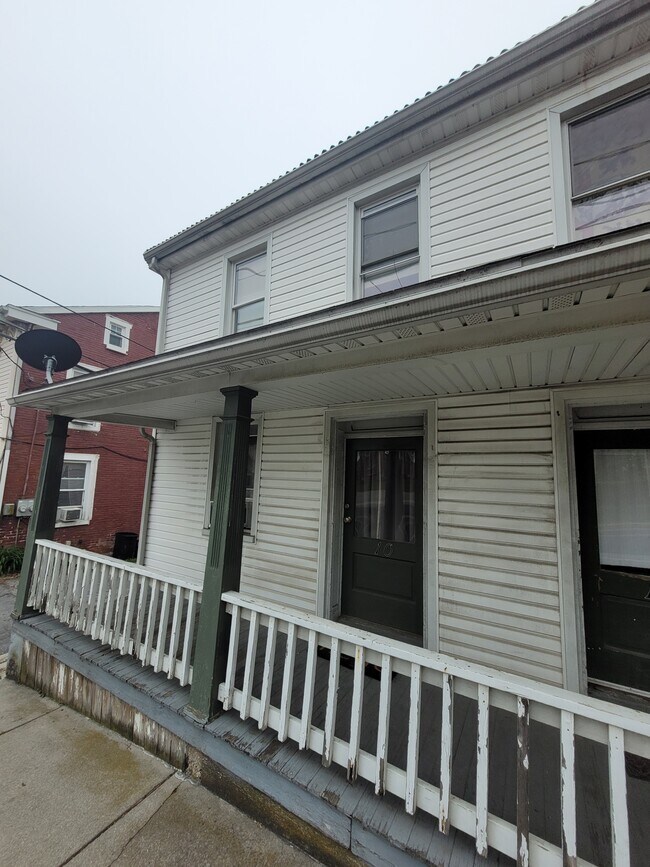 10 Berlin St, Spring Grove, PA 17362 Townhome Rentals in Spring Grove PA