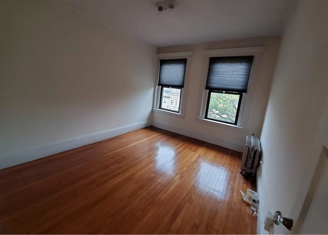 Foto del edificio - 452 Park Dr