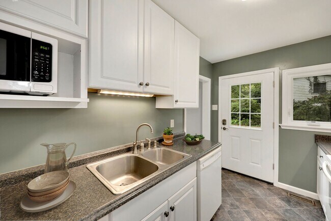 Updated kitchen - 11946 Marmary Rd