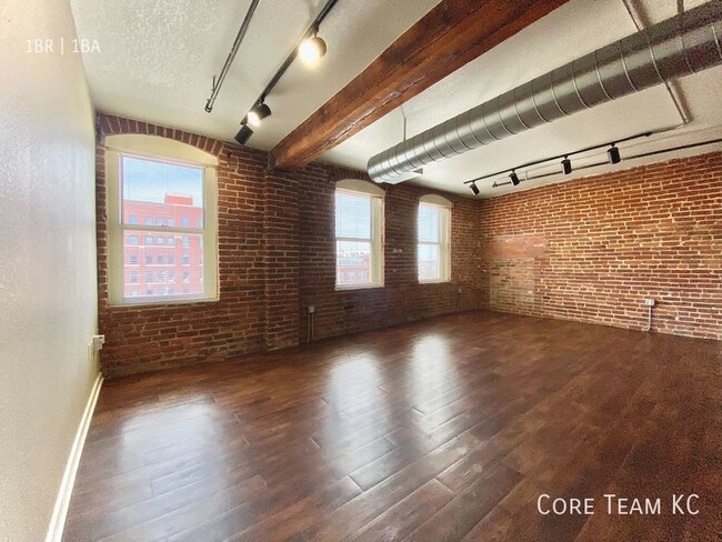 Building Photo - 1 Bedroom Loft For Rent in the River Market