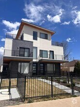Building Photo - 1330 Perry St