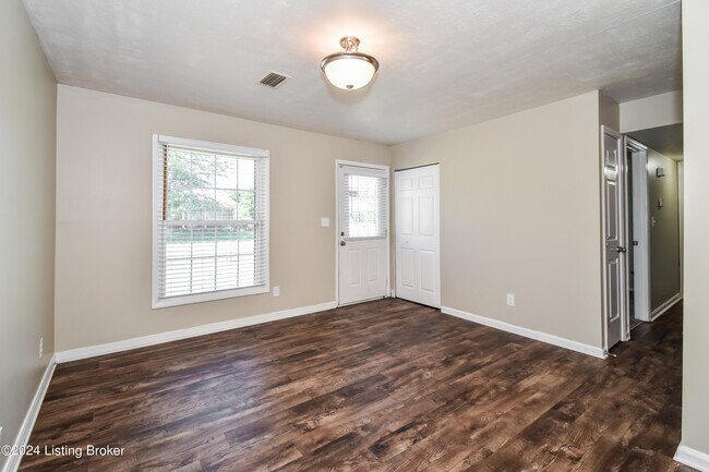 Building Photo - 5007 Invicta Dr