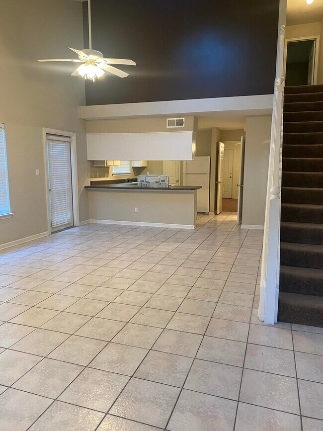 Foto del edificio - 2507 Golden Park Ln