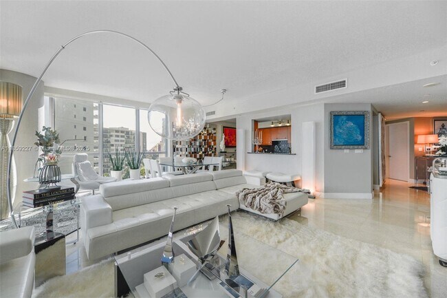 Foto del edificio - 1331 Brickell Bay Dr