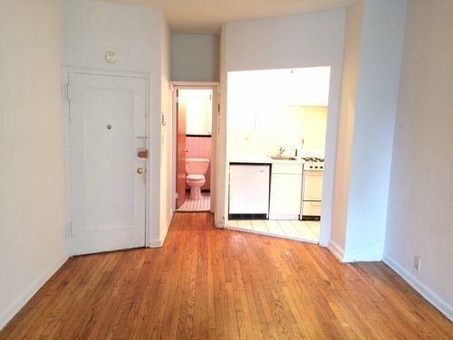 Building Photo - 316 E 78th St