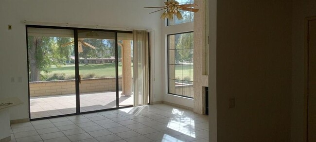 Foto del edificio - 68305 Village Drive, Cathedral City, CA 92...