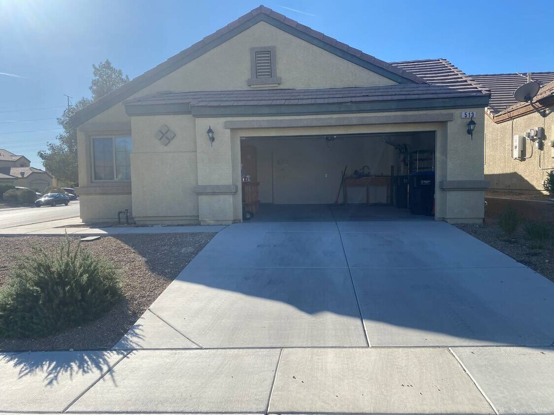 Primary Photo - 513 W Dolphin Peak Ct