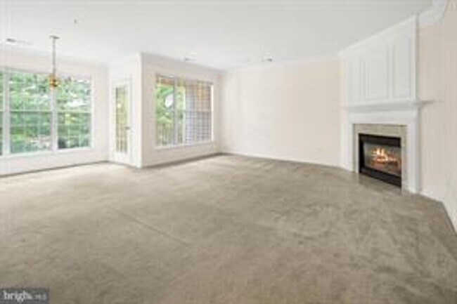 Foto del edificio - Gorgeous 2 level condo only 1 block from West Falls Church Metro.