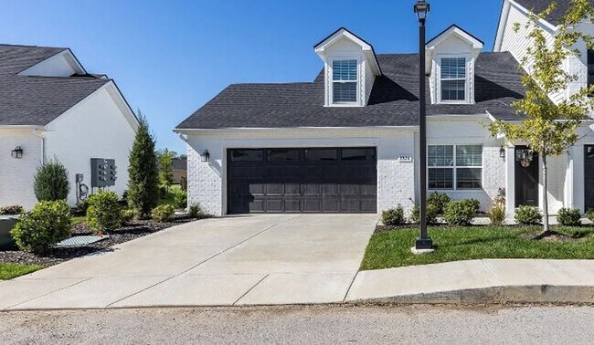 Building Photo - End Unit townhome in Westwind Villas
