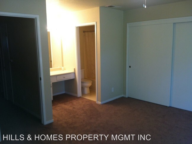 Building Photo - 3 br, 2.5 bath House - 26 MEADOWBROOK COURT
