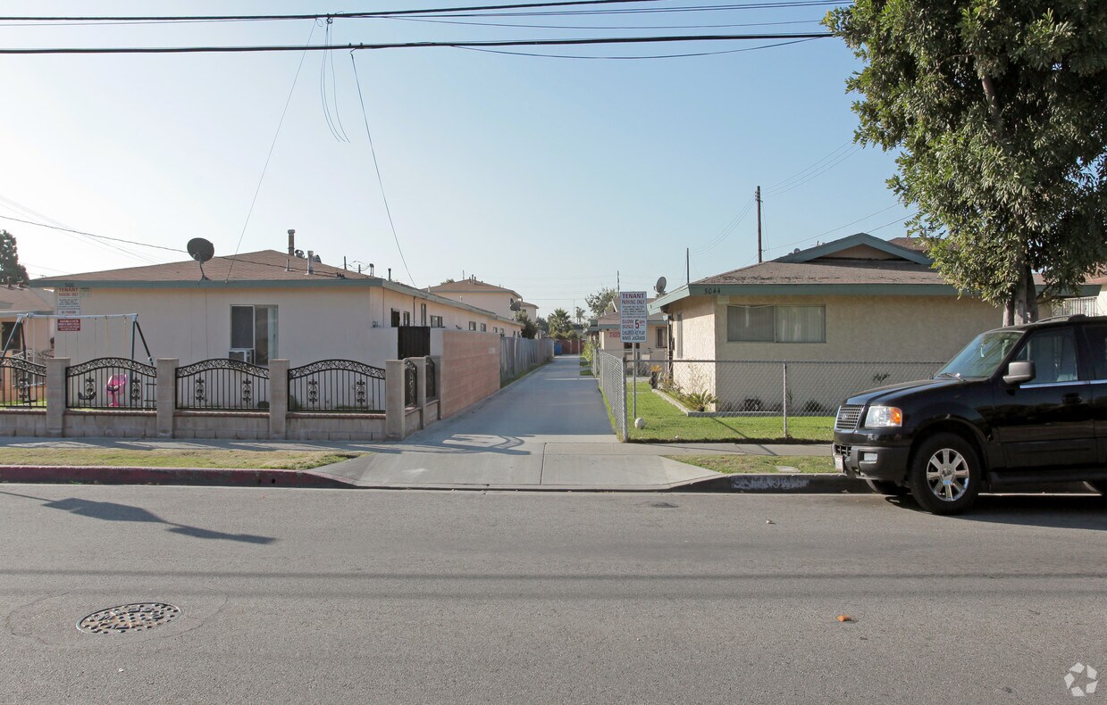 Building Photo - 5040-5042 Live Oak St