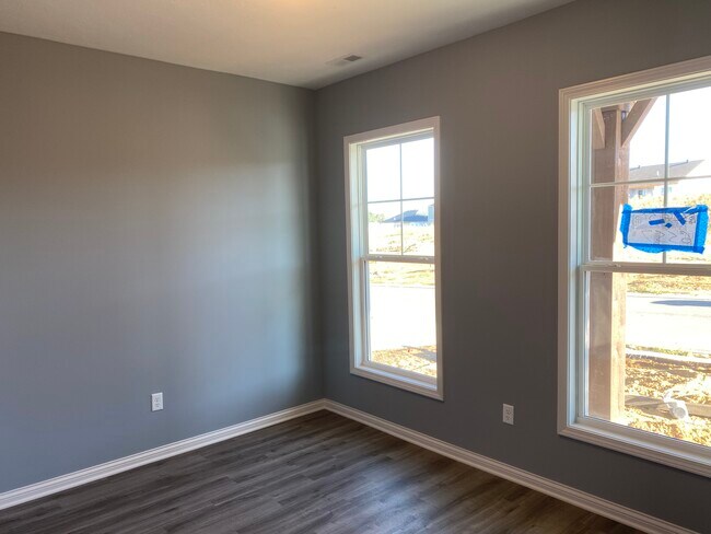 Building Photo - 6557 Valley Brook Trce