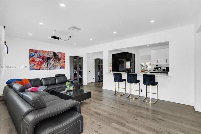 Foto del edificio - 2533 Johnson St