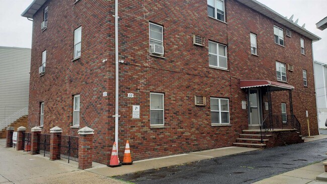Foto del edificio - 52-54-54 Harrison Ave