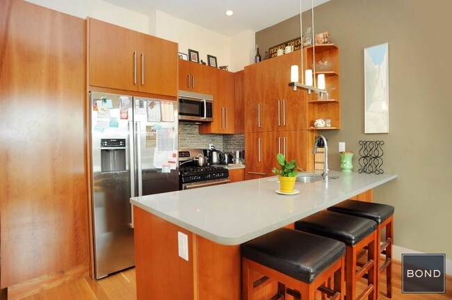 Building Photo - 210 Java St